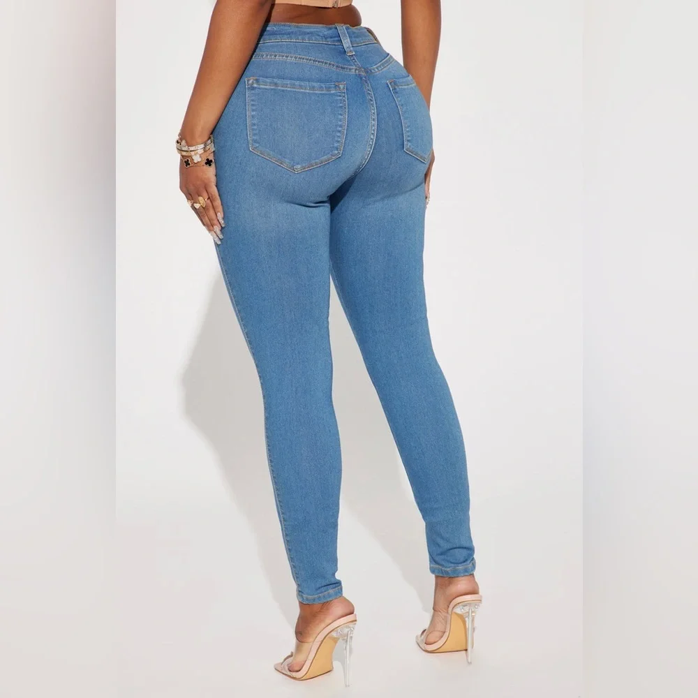 CLASSIC MID RISE BLUE JEANS - Picture 3 of 3